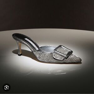 ✨Silver Manolo Blahnik Maysale Pumps✨